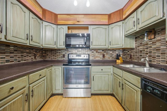 2811 26th Street Circle S, Moorhead, MN 56560