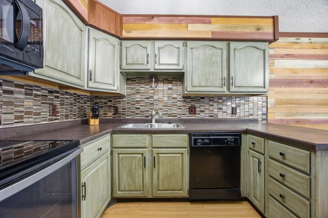 2811 26th Street Circle S, Moorhead, MN 56560