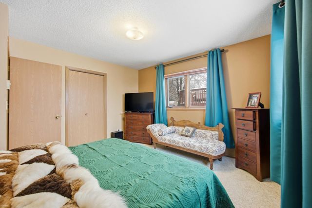 2811 26th Street Circle S, Moorhead, MN 56560