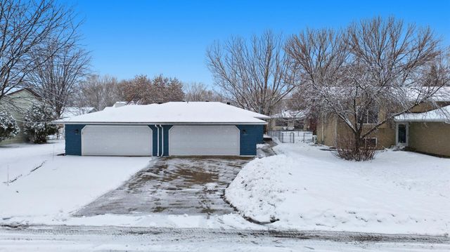 2811 26th Street Circle S, Moorhead, MN 56560