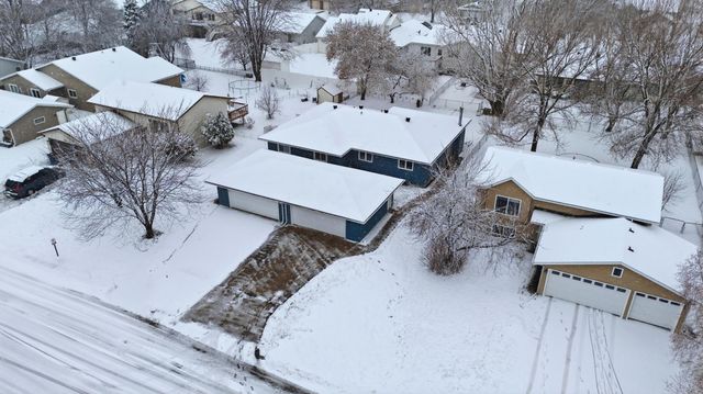 2811 26th Street Circle S, Moorhead, MN 56560