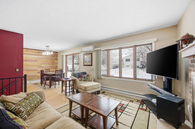 2811 26th Street Circle S, Moorhead, MN 56560