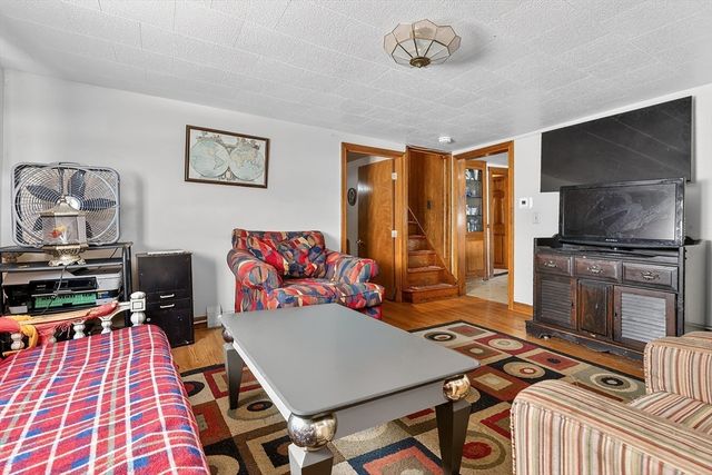 35 Canobieola Rd, Methuen, MA 01844