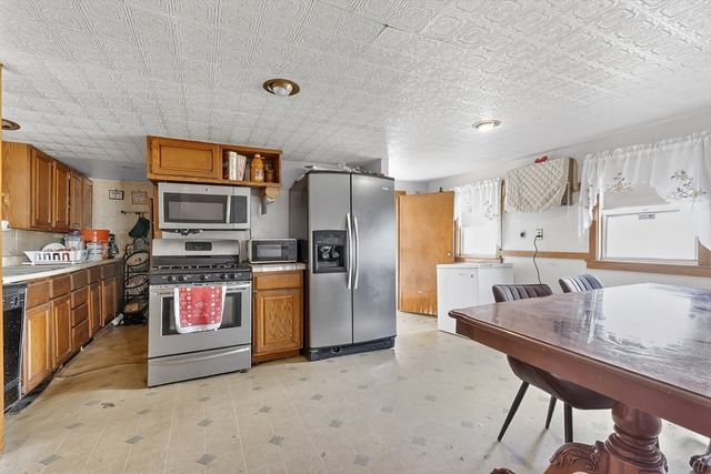 35 Canobieola Rd, Methuen, MA 01844