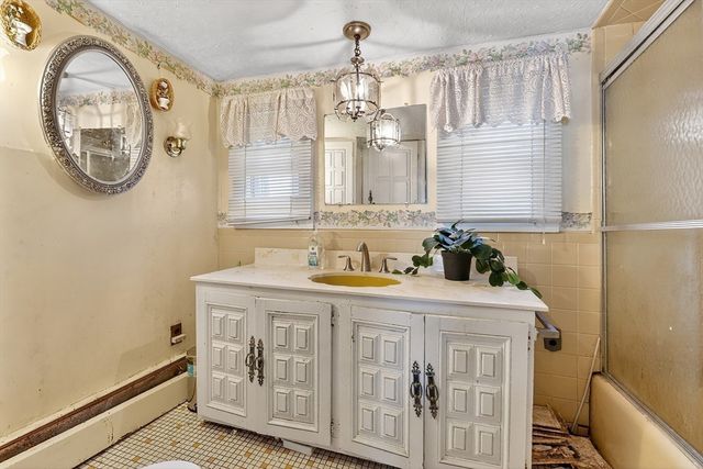 35 Canobieola Rd, Methuen, MA 01844