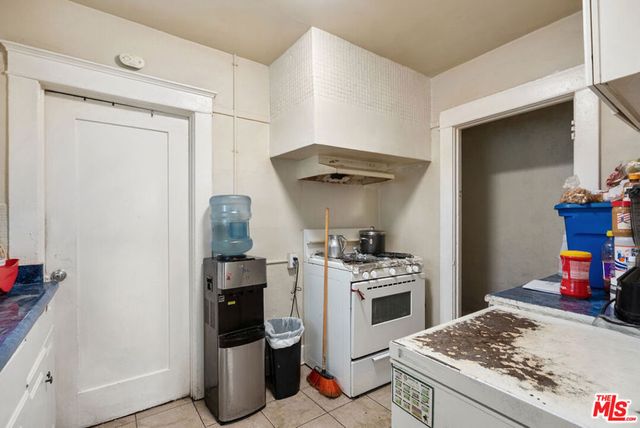 712 714 W 40th Place, Los Angeles, CA 90037