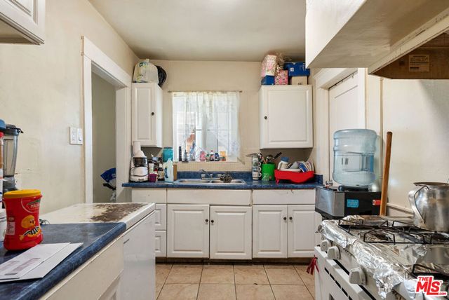 712 714 W 40th Place, Los Angeles, CA 90037