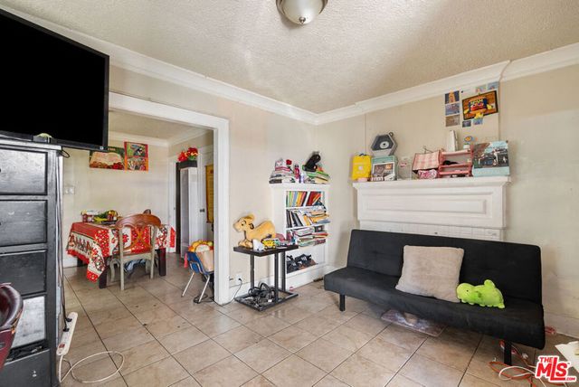 712 714 W 40th Place, Los Angeles, CA 90037