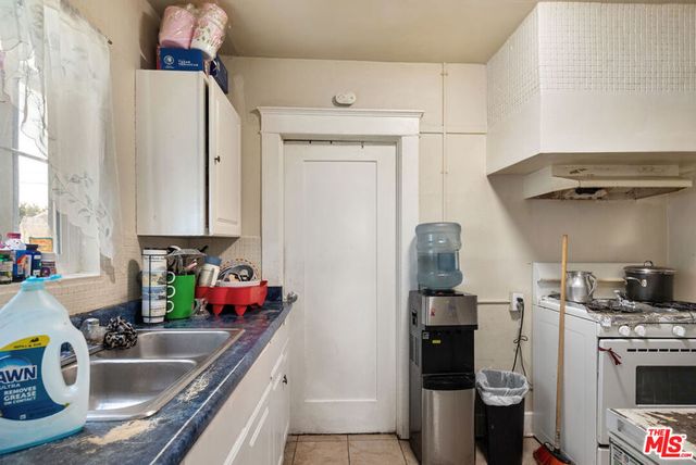 712 714 W 40th Place, Los Angeles, CA 90037