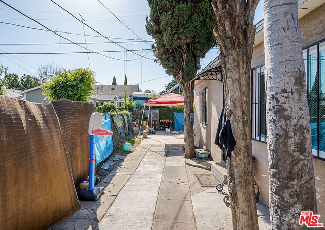 712 714 W 40th Place, Los Angeles, CA 90037