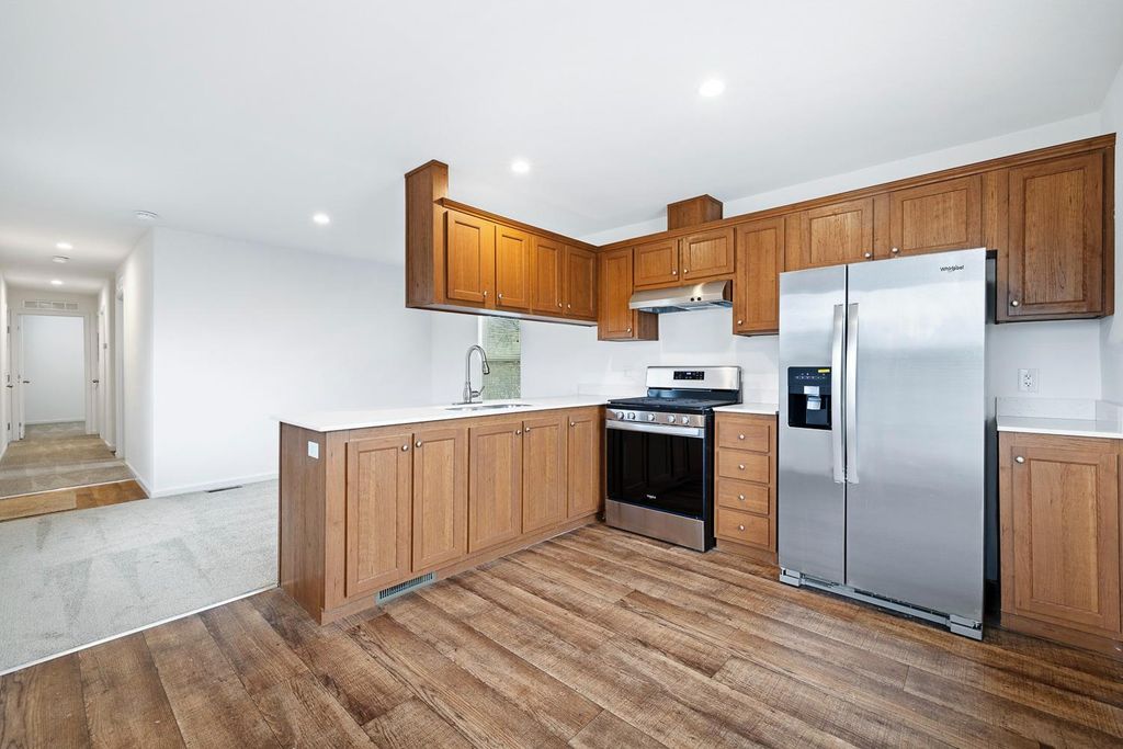 Image 10 of property listing at 1719 W Olive # 33, Fresno, CA 93728