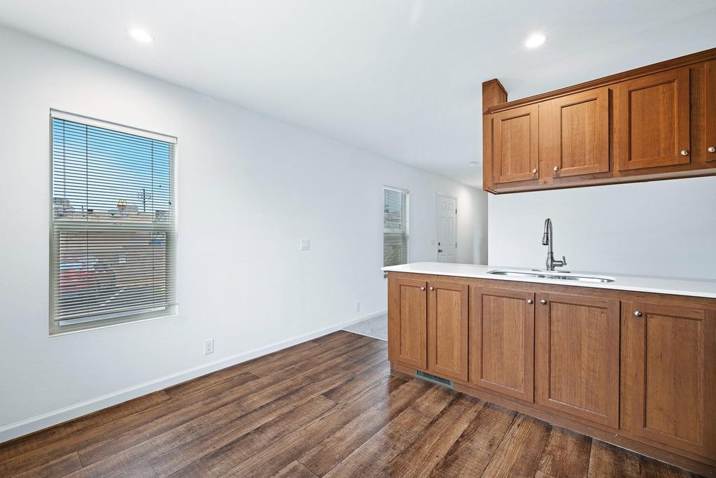 Image 12 of property listing at 1719 W Olive # 33, Fresno, CA 93728