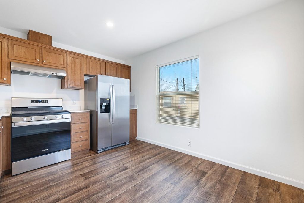 Image 15 of property listing at 1719 W Olive # 33, Fresno, CA 93728