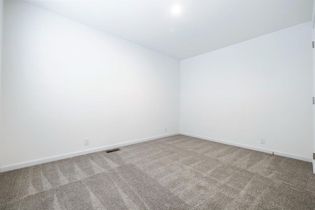 Image 16 of property listing at 1719 W Olive # 33, Fresno, CA 93728