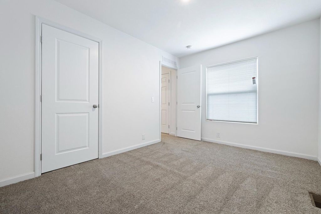Image 18 of property listing at 1719 W Olive # 33, Fresno, CA 93728
