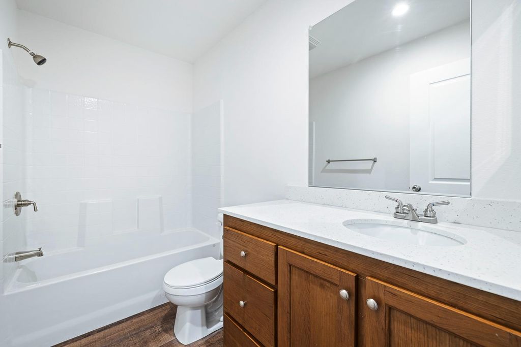 Image 19 of property listing at 1719 W Olive # 33, Fresno, CA 93728