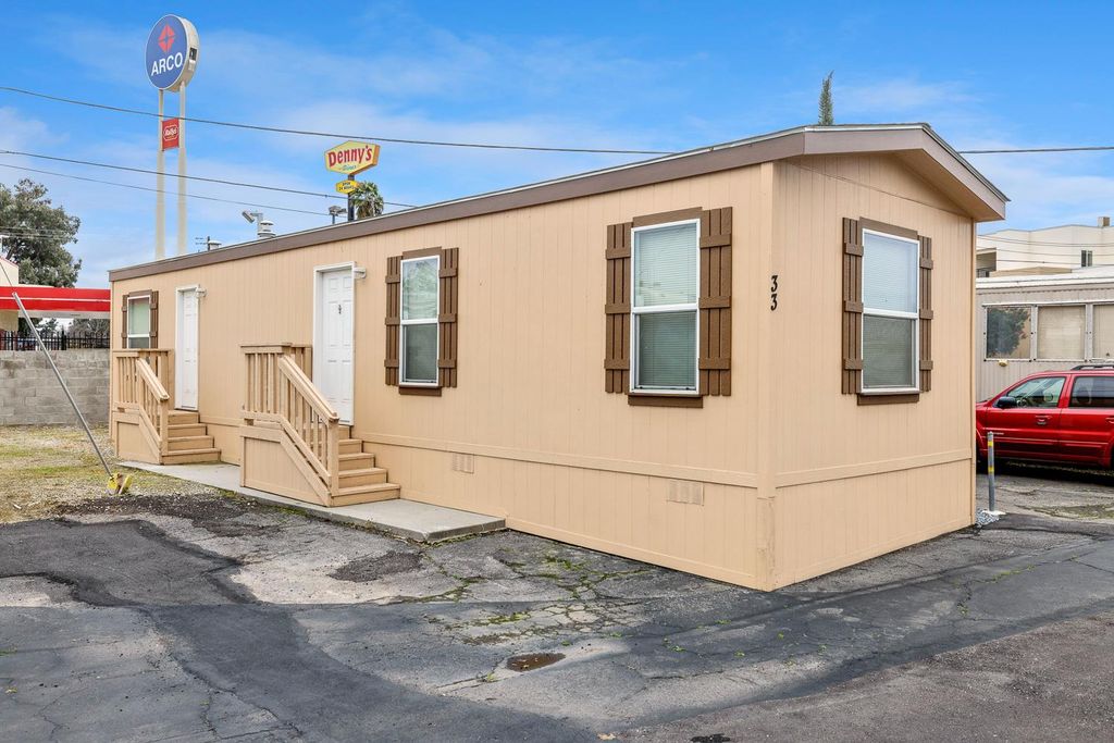 Image 2 of property listing at 1719 W Olive # 33, Fresno, CA 93728