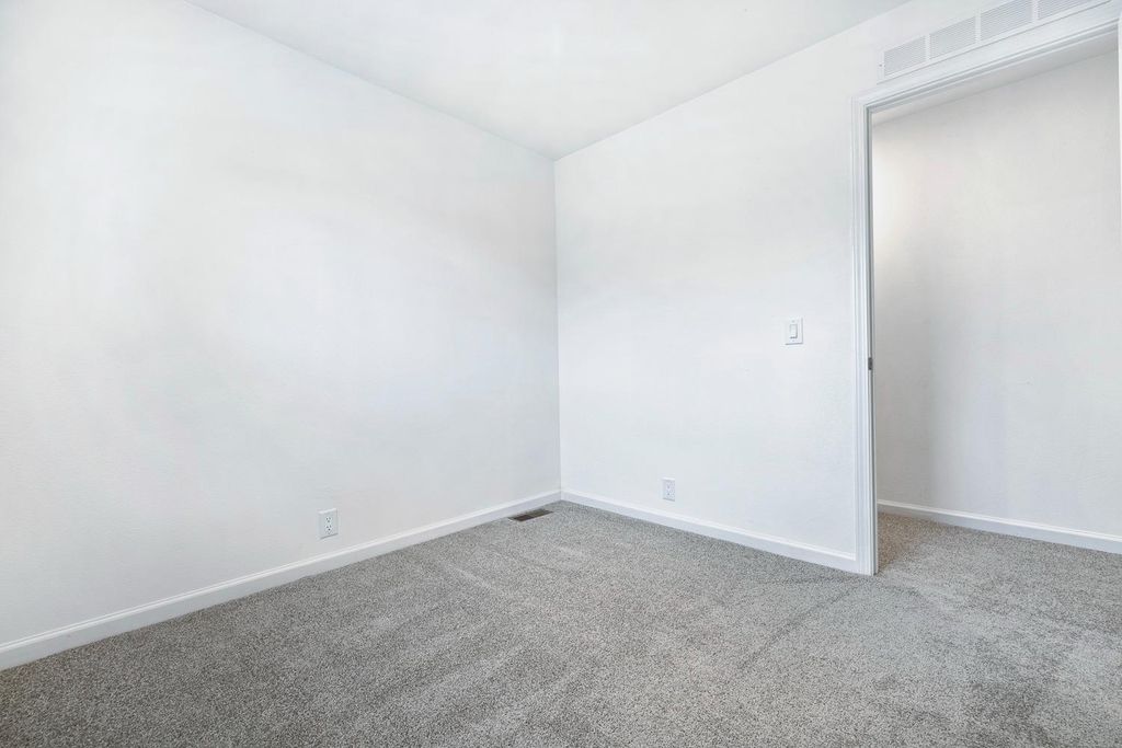 Image 21 of property listing at 1719 W Olive # 33, Fresno, CA 93728