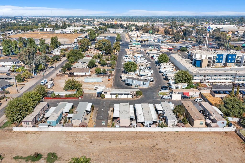 Image 24 of property listing at 1719 W Olive # 33, Fresno, CA 93728