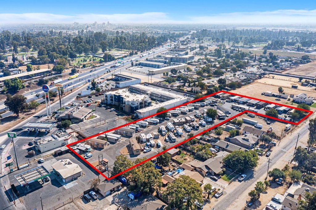 Image 25 of property listing at 1719 W Olive # 33, Fresno, CA 93728
