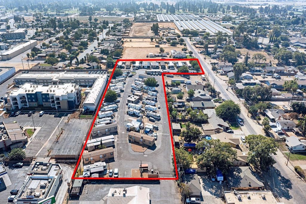 Image 26 of property listing at 1719 W Olive # 33, Fresno, CA 93728