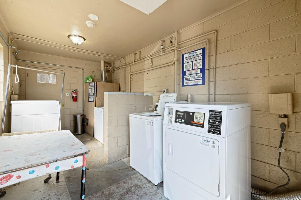 Image 29 of property listing at 1719 W Olive # 33, Fresno, CA 93728