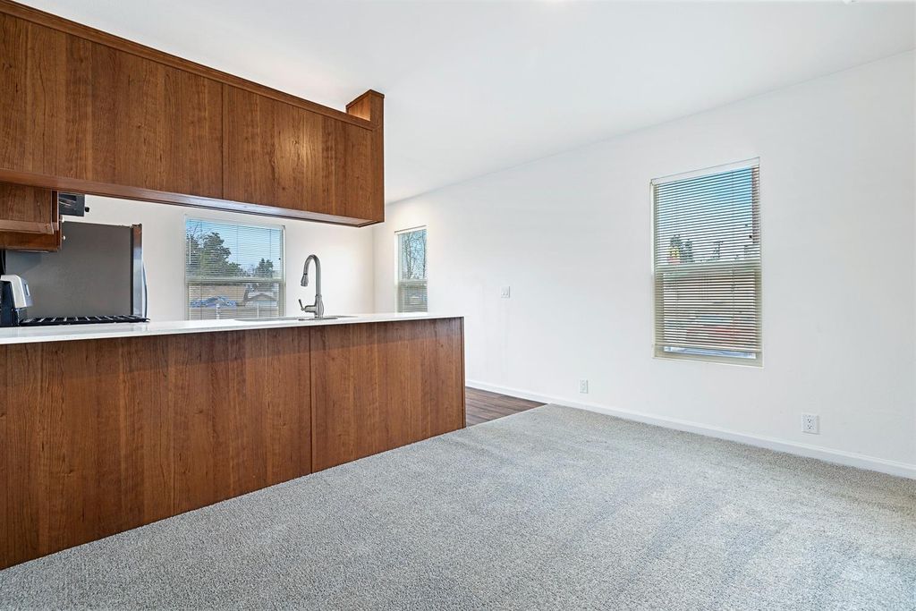 Image 6 of property listing at 1719 W Olive # 33, Fresno, CA 93728