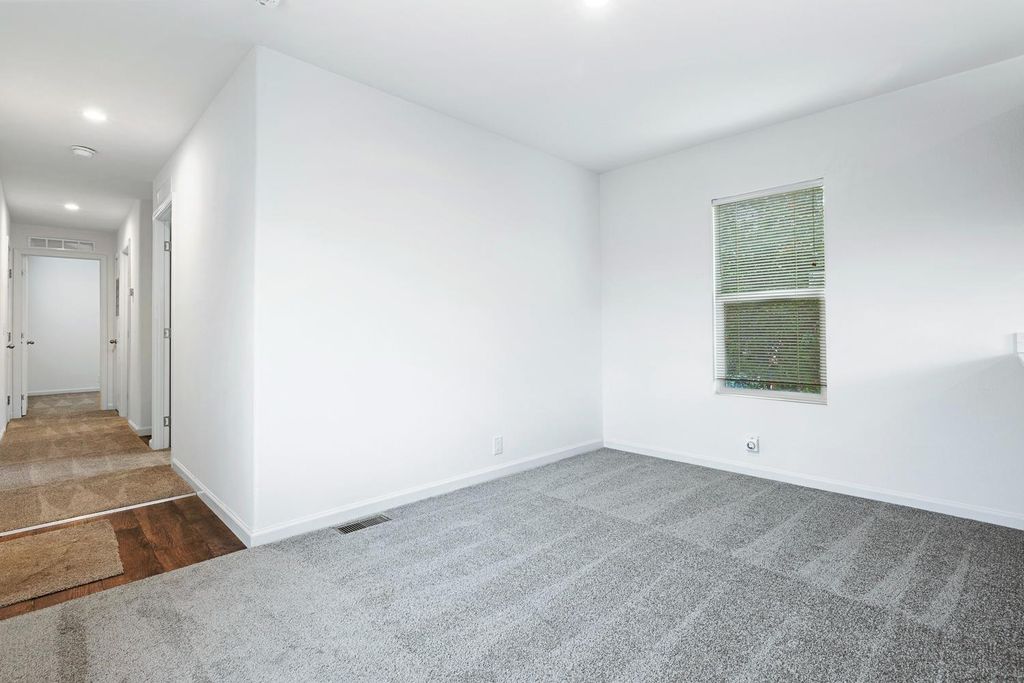 Image 8 of property listing at 1719 W Olive # 33, Fresno, CA 93728