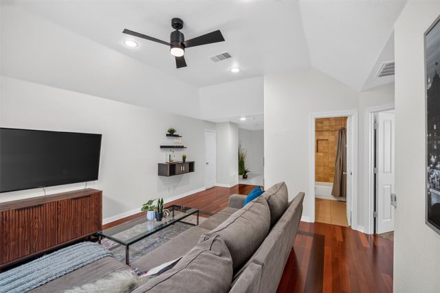 2242 Ash Grove Way, Dallas, TX 75228