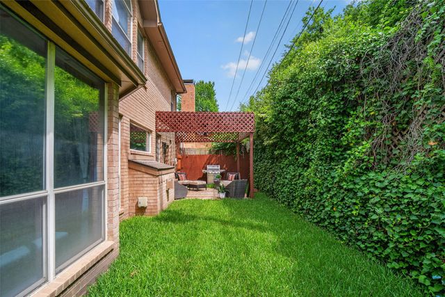 2242 Ash Grove Way, Dallas, TX 75228