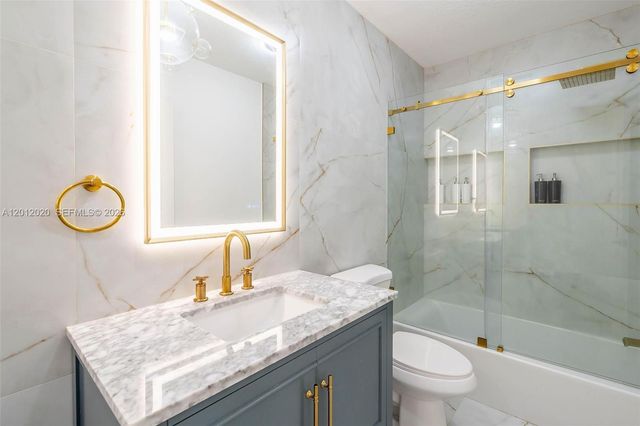 303 Bridgeton Road, Weston, FL 33326