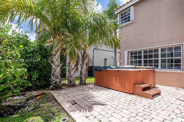 303 Bridgeton Road, Weston, FL 33326