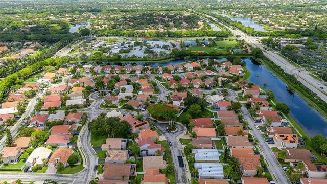 303 Bridgeton Road, Weston, FL 33326