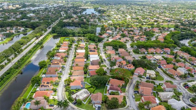 303 Bridgeton Road, Weston, FL 33326