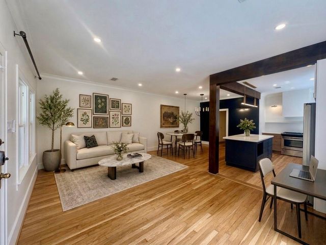916 W Melwood Street, Houston, TX 77009