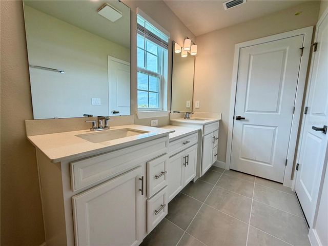 12378 AMBER CREEK CIRCLE, Lakewood Ranch, FL 34211