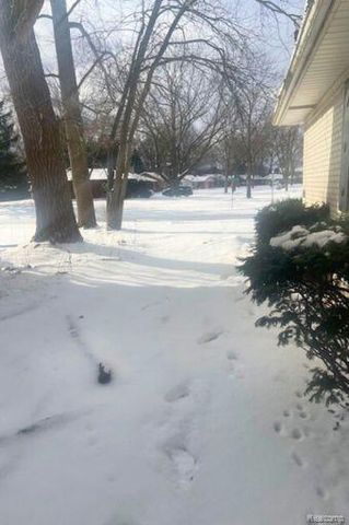 27182 Spring Arbor Drive, Southfield, MI 48076