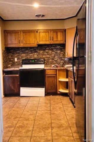 27182 Spring Arbor Drive, Southfield, MI 48076