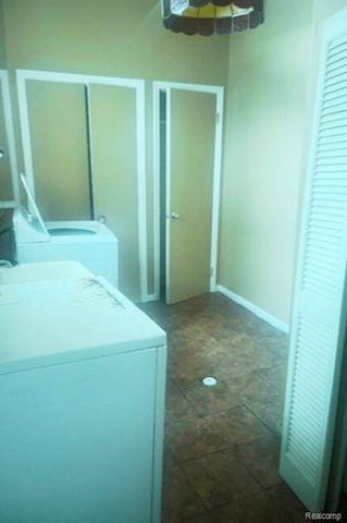 27182 Spring Arbor Drive, Southfield, MI 48076