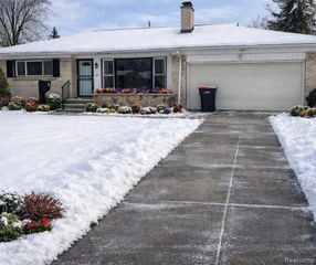 27182 Spring Arbor Drive, Southfield, MI 48076