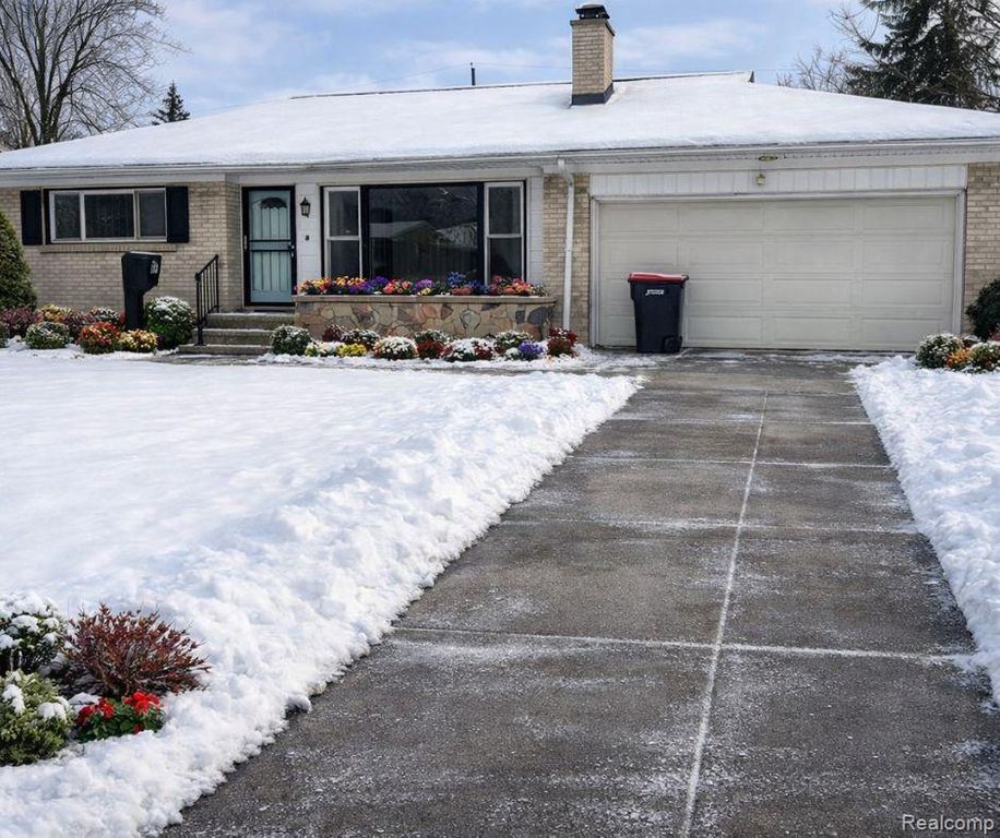 27182 Spring Arbor Drive, Southfield, MI 48076