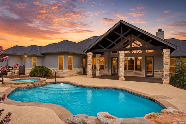323 Curvatura, New Braunfels, TX 78132