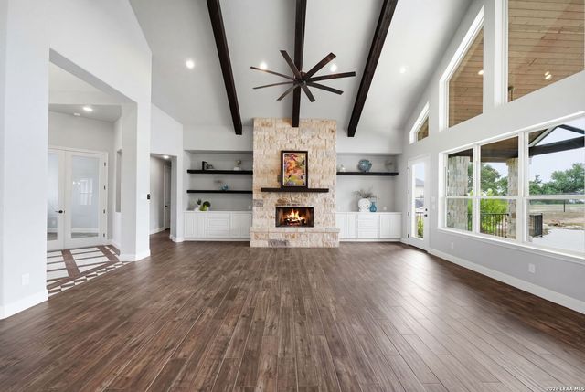 323 Curvatura, New Braunfels, TX 78132
