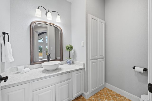 323 Curvatura, New Braunfels, TX 78132