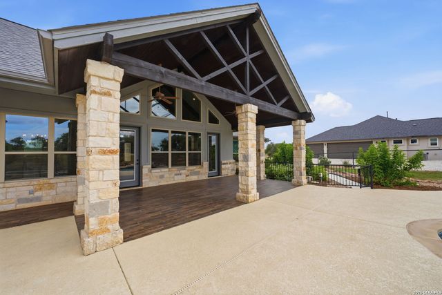 323 Curvatura, New Braunfels, TX 78132