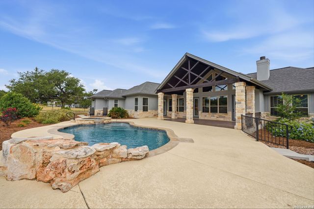 323 Curvatura, New Braunfels, TX 78132