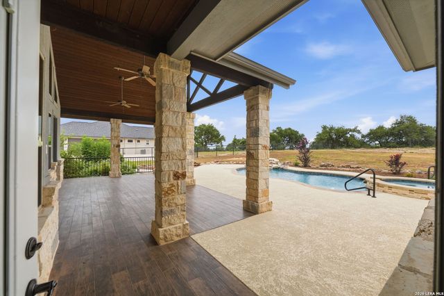 323 Curvatura, New Braunfels, TX 78132