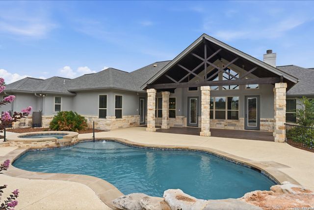 323 Curvatura, New Braunfels, TX 78132