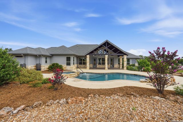 323 Curvatura, New Braunfels, TX 78132