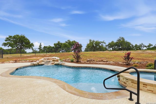 323 Curvatura, New Braunfels, TX 78132
